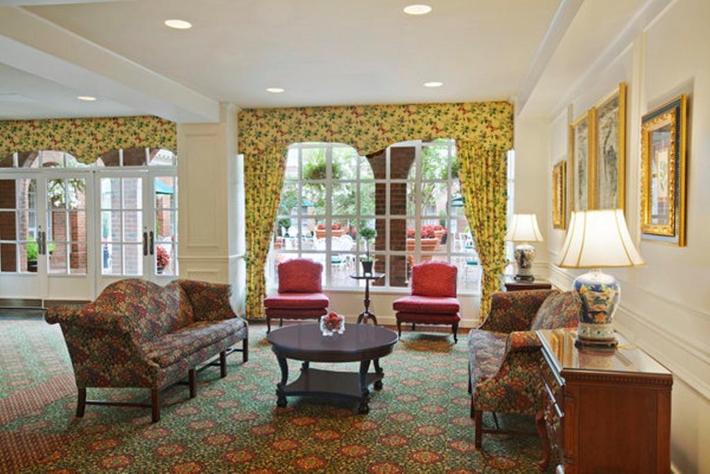 Williamsburg Hospitality House Hotel Interior photo
