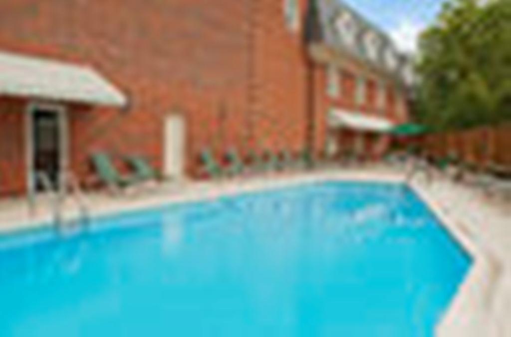 Williamsburg Hospitality House Hotel Exterior photo