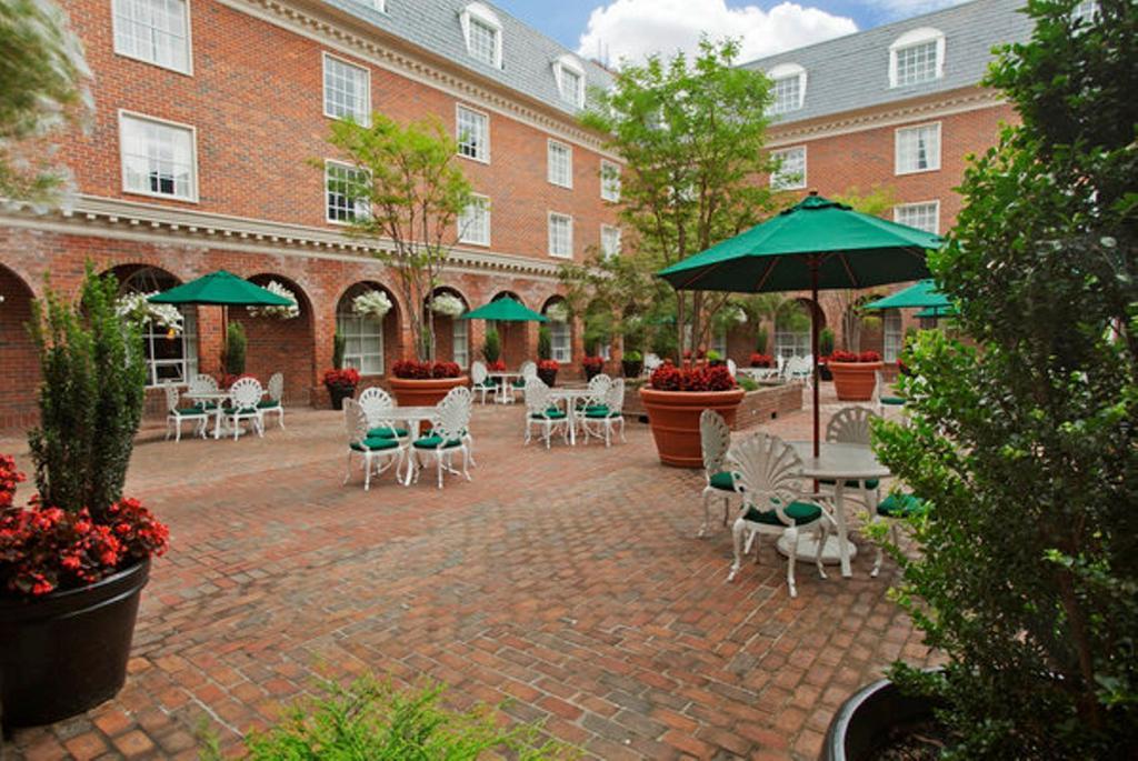 Williamsburg Hospitality House Hotel Exterior photo